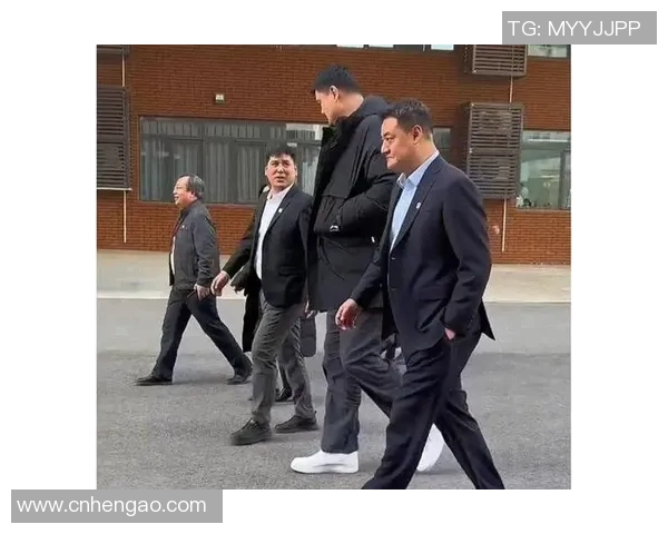 姚明与焦健的传奇故事：从篮球场到军营的荣耀与奉献